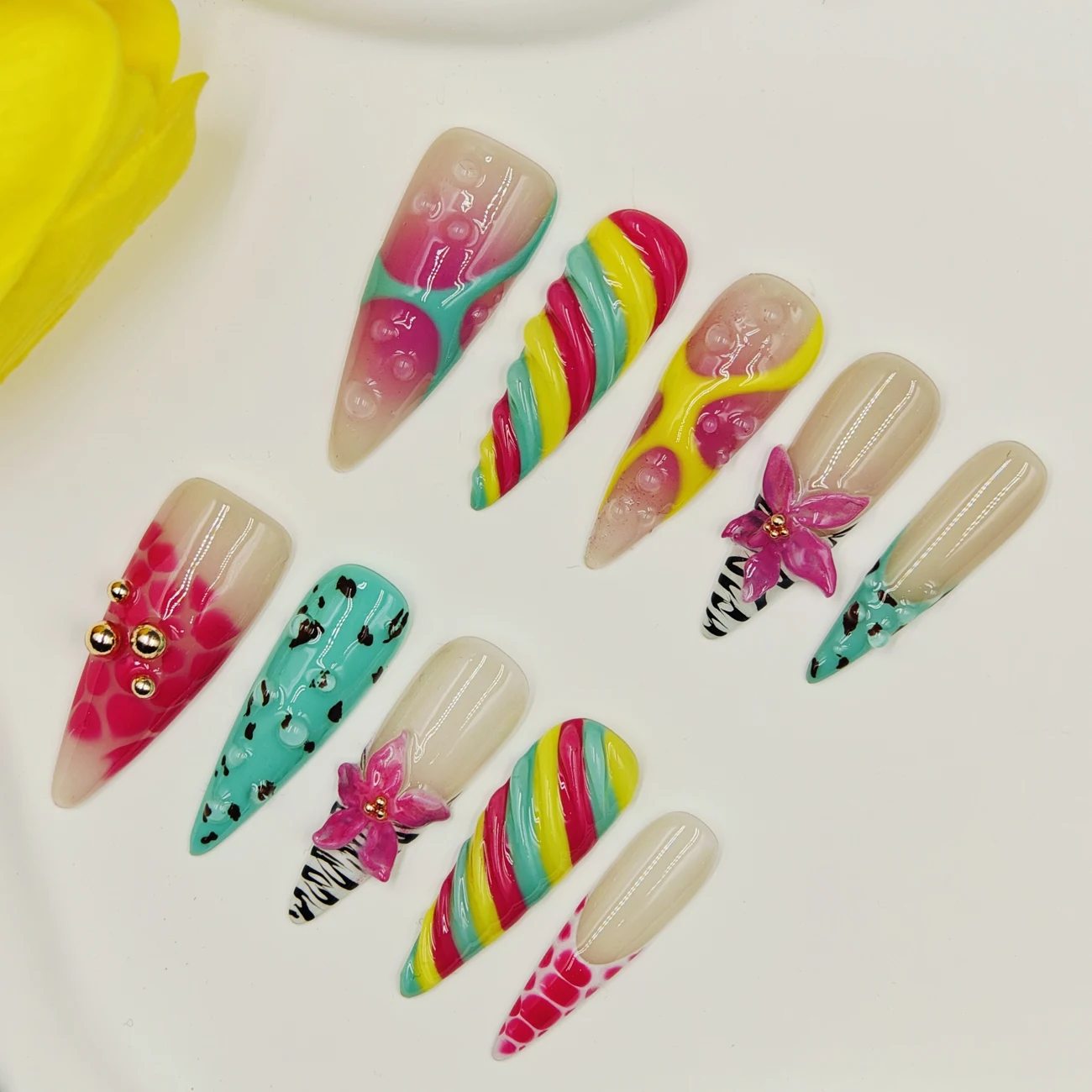10pcs Y2K Colorful French Press On Nails, Long Stiletto Nude Pink Green with 3D Flower Candy Summer Design
10pcs Y2K Colorful French Press On Nails, Long Stiletto Nude Pink Green with 3D Flower Candy Summer Design