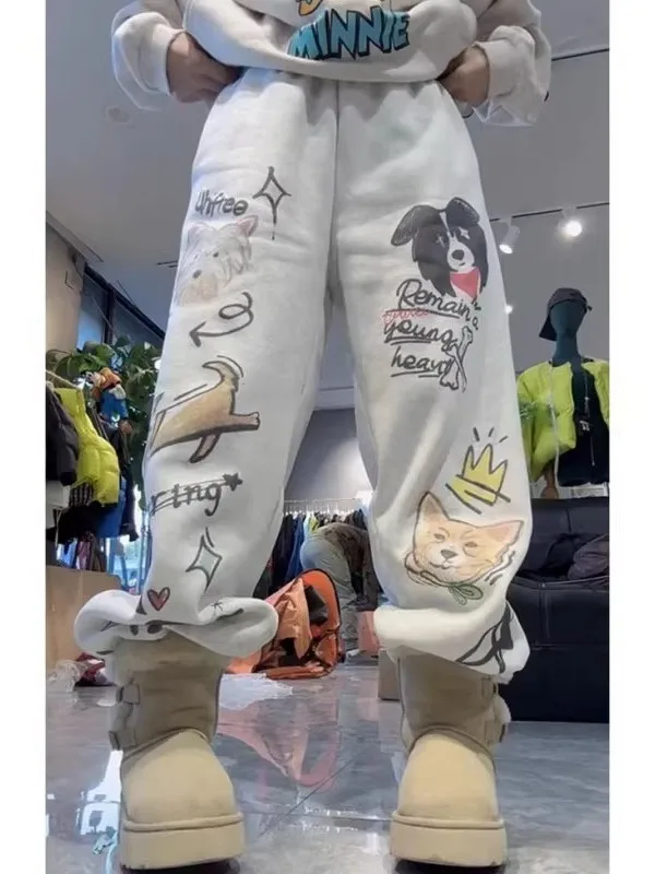 plus Size 300 Pou Autumn Winter New Korean Sle Casual Elastic Waist Printed Fce Lined Sweatpants Cartoon Sports Trousers
plus Size 300 Pou Autumn Winter New Korean Sle Casual Elastic Waist Printed Fce Lined Sweatpants Cartoon Sports Trousers
