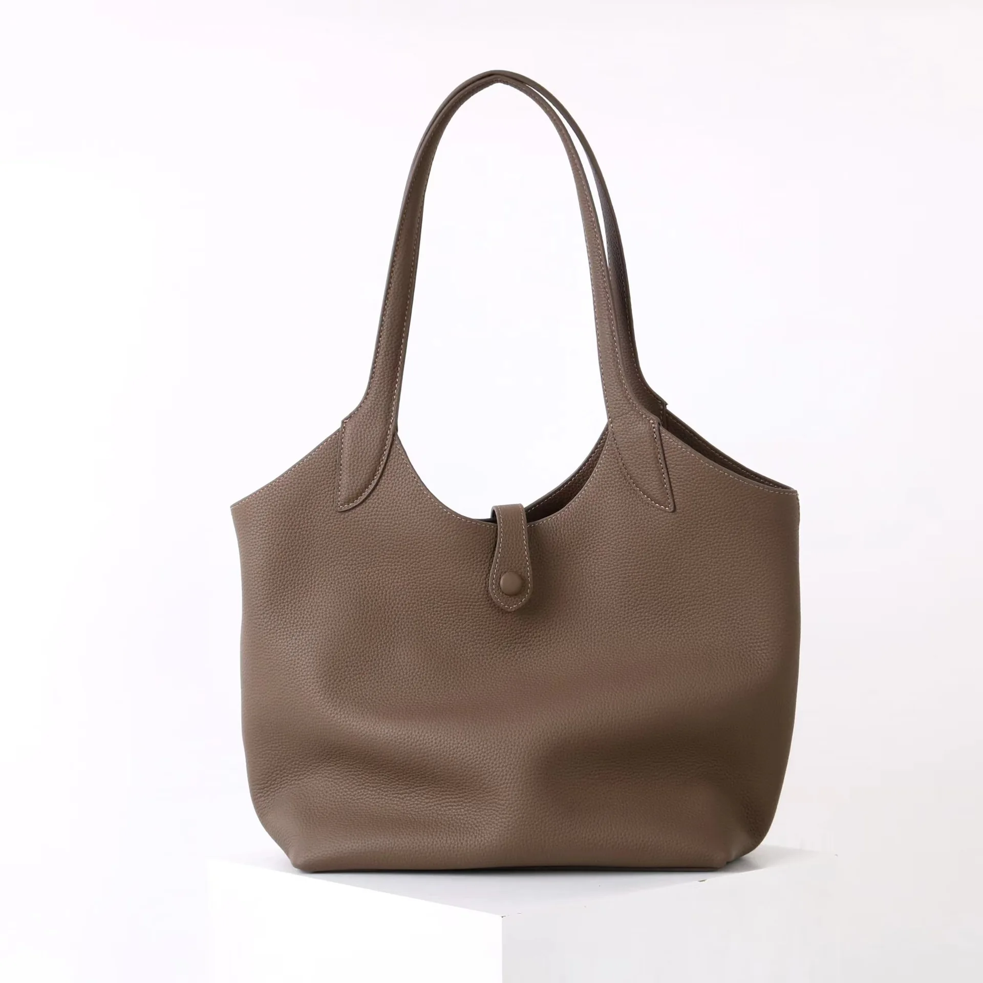 Mendy Women's Bag Large Designer Woman Bags Tote Bag Casual Underarm Commuter Bag Large Capacity Leisure Big Bag Shoulder Bag
Mendy Women's Bag Large Designer Woman Bags Tote Bag Casual Underarm Commuter Bag Large Capacity Leisure Big Bag Shoulder Bag