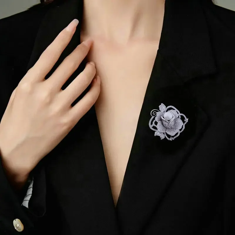 2025 new Grand autumn and winter clothing, women's overcoat, coat accessory, zircon inlaid rose camellia brooch
2025 new Grand autumn and winter clothing, women's overcoat, coat accessory, zircon inlaid rose camellia brooch