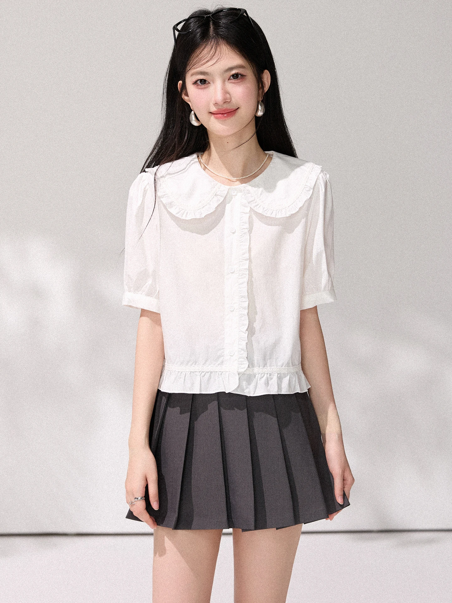 White Doll Collar Short Sleeve Bubble Sleeve Shirt Women's Summer New Style Fashionable Wooden Ear Trim Short Length Top
White Doll Collar Short Sleeve Bubble Sleeve Shirt Women's Summer New Style Fashionable Wooden Ear Trim Short Length Top