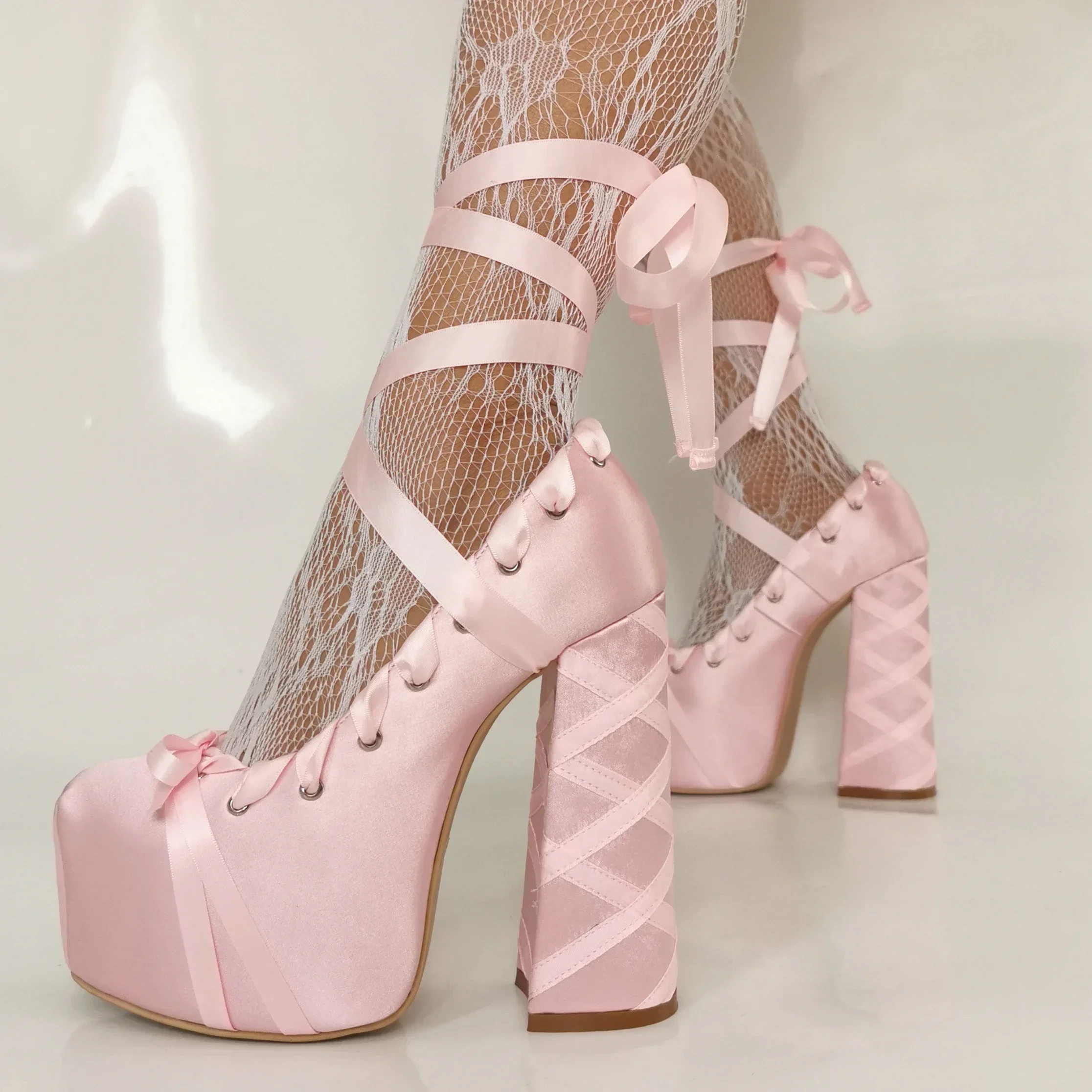 2025 New Lolita Pink Sandals Sweet Strappy Platform Thick Heel Large Size 47 Women's Pumps Satin Bow Tie Lace-Up Fashion Sandals
2025 New Lolita Pink Sandals Sweet Strappy Platform Thick Heel Large Size 47 Women's Pumps Satin Bow Tie Lace-Up Fashion Sandals