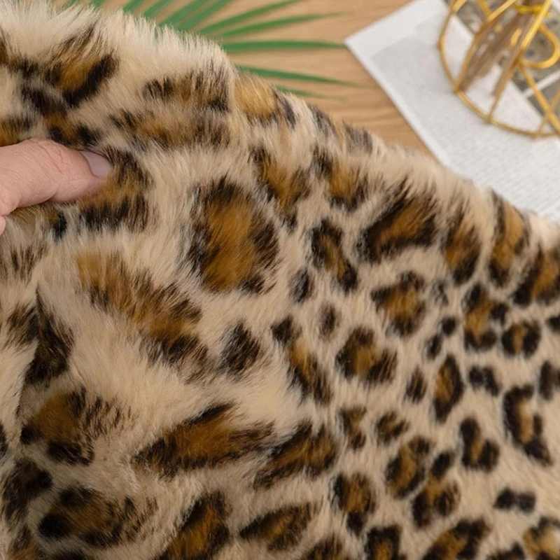 2cm High-end Imitation Mink Leopard Print Fur Fabric Animal Print Clothing Fabric Hat Fur Clothing Fur Collar Vest Plush Fabric
2cm High-end Imitation Mink Leopard Print Fur Fabric Animal Print Clothing Fabric Hat Fur Clothing Fur Collar Vest Plush Fabric
