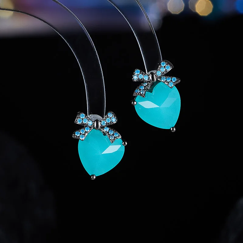 High-end Micro-inlaid Zircon Heart Bowknot S925 Silver Needle Light Luxury Design Exquisite Versatile Earrings
High-end Micro-inlaid Zircon Heart Bowknot S925 Silver Needle Light Luxury Design Exquisite Versatile Earrings