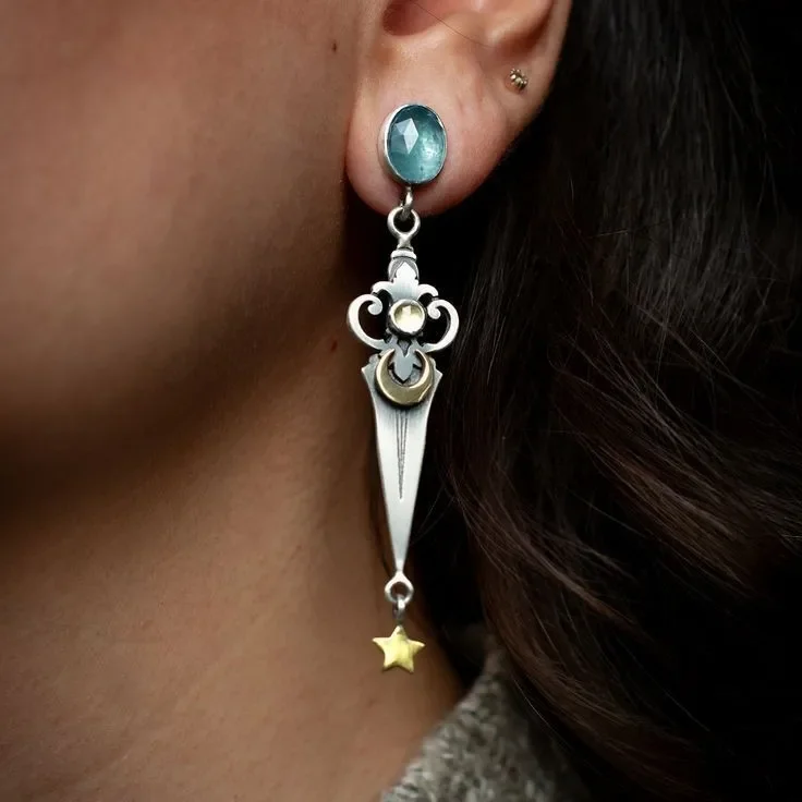 1 pair of retro style creative women's earrings, trendy personalized design, versatile temperament, very suitable for women's daily wear.
1 pair of retro style creative women's earrings, trendy personalized design, versatile temperament, very suitable for women's daily wear.