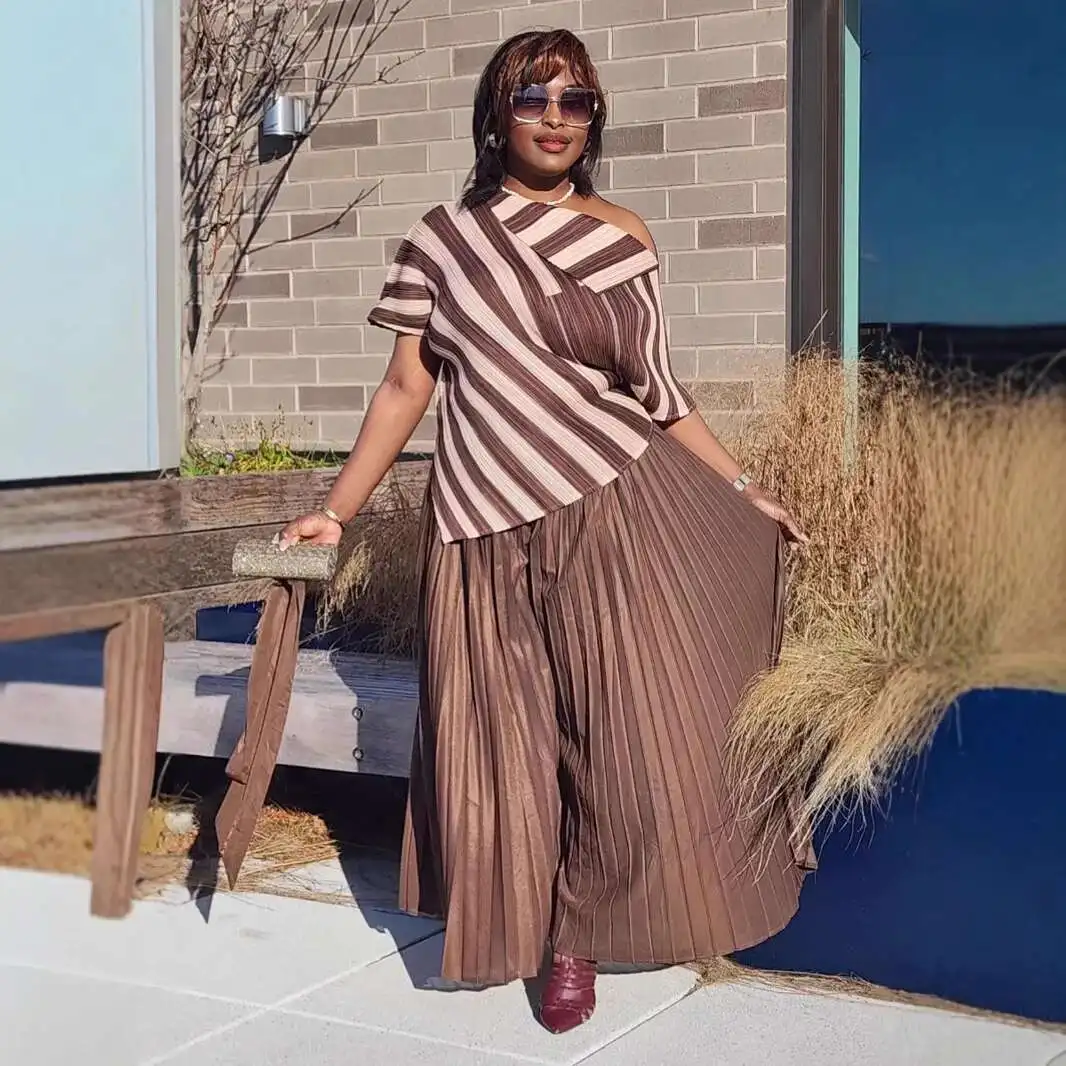 Slightly Overweight Women's Clothing with a High-end Striped Shirt and Pleated Skirt, Casual Half Skirt, Fashionable Two-piece
Slightly Overweight Women's Clothing with a High-end Striped Shirt and Pleated Skirt, Casual Half Skirt, Fashionable Two-piece