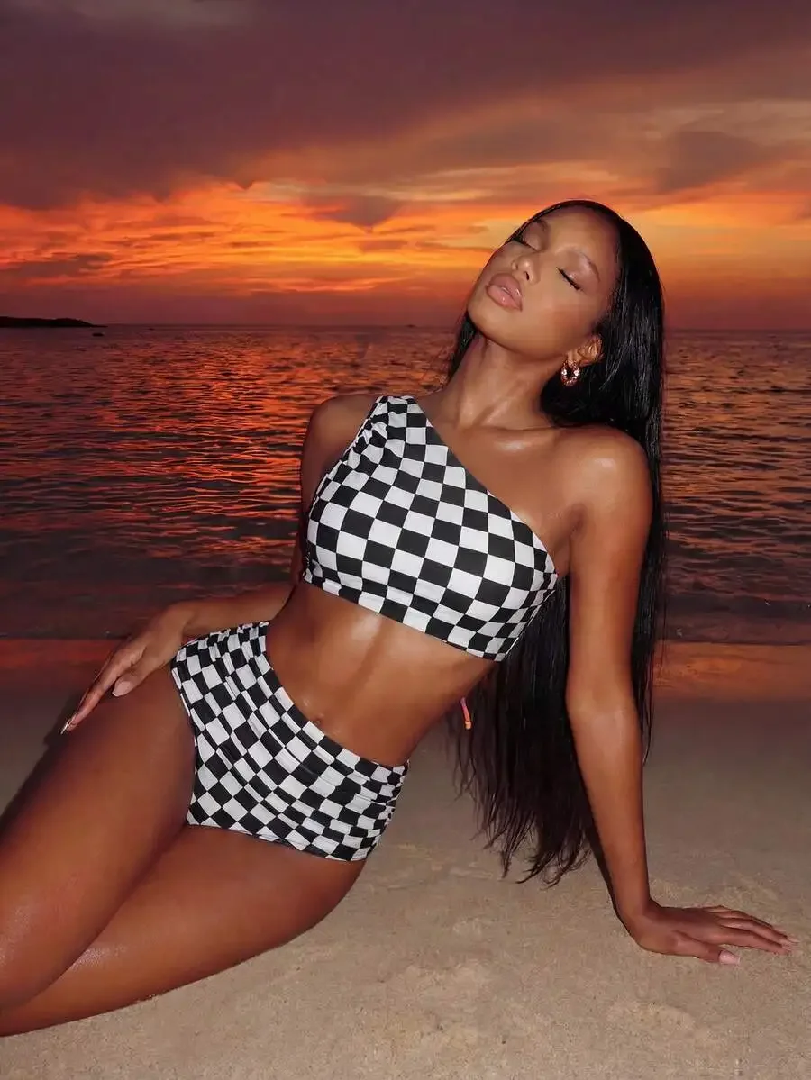 Womens Checkerboard Print One Shoulder Bikini Set Beach Swimwear
Womens Checkerboard Print One Shoulder Bikini Set Beach Swimwear