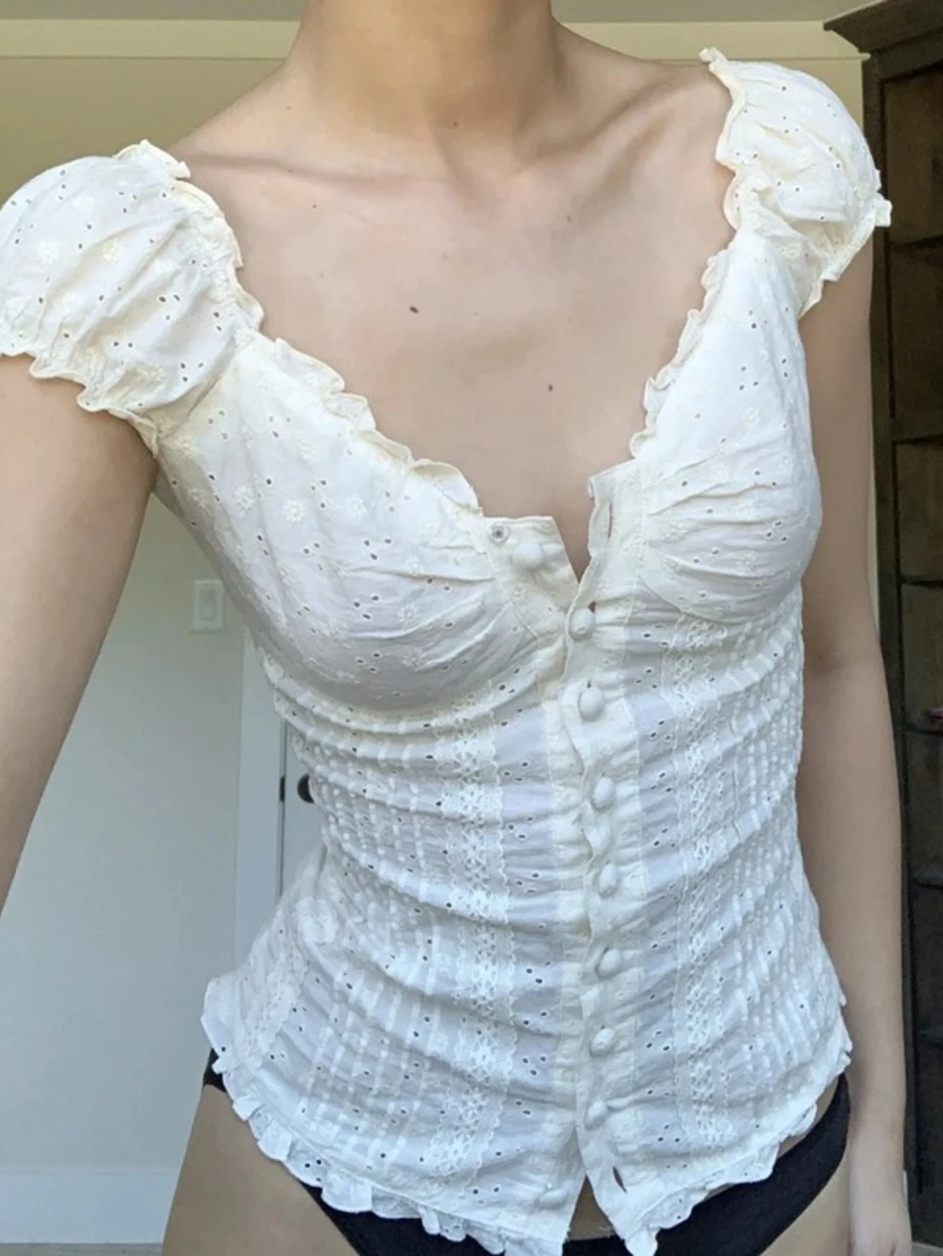 Женский укороченный топ в стиле Y2K, ретро 90-х, французский винтаж, с цветочным принтом, в стиле фей, кавайный, с пуговицами, оборками и V-образным вырезом, футболка-пуловер
Женский укороченный топ в стиле Y2K, ретро 90-х, французский винтаж, с цветочным принтом, в стиле фей, кавайный, с пуговицами, оборками и V-образным вырезом, футболка-пуловер