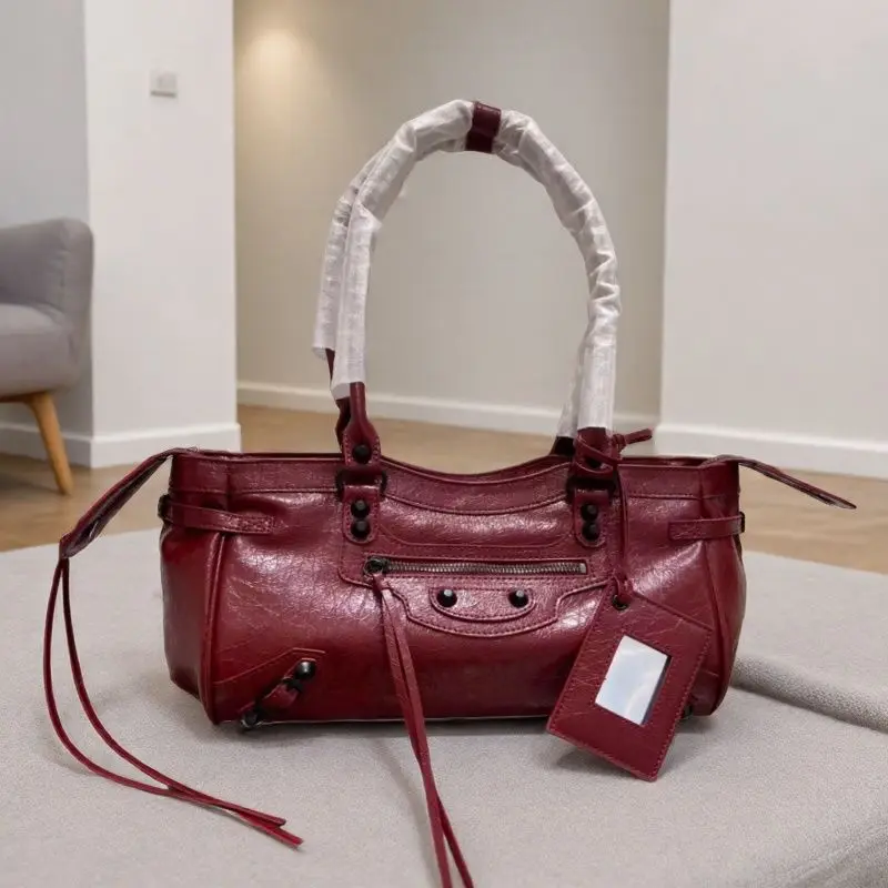 Rivet Motorcycle Bag Cracked Leather Tote Bag Large Capacity Shoulder Crossbody Bowling Bag For Women
Rivet Motorcycle Bag Cracked Leather Tote Bag Large Capacity Shoulder Crossbody Bowling Bag For Women