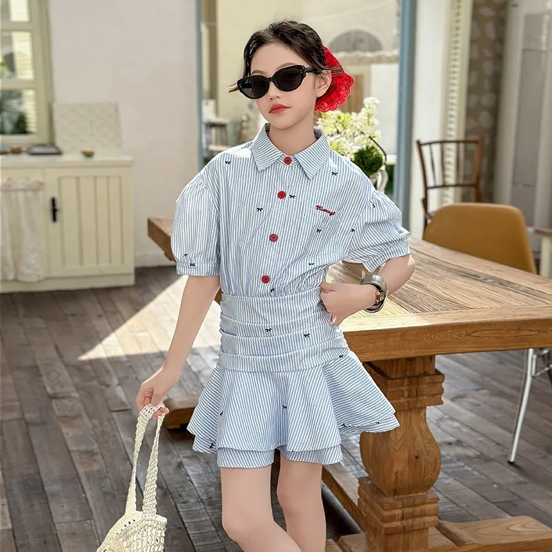 Children's summer shirt dress fashion girl Korean lapel shirt pleated skirt 2025 new
Children's summer shirt dress fashion girl Korean lapel shirt pleated skirt 2025 new