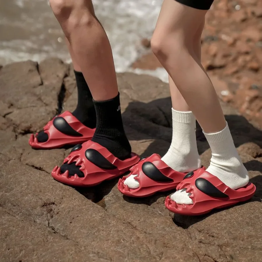 Marvel's Popular Venom Trendy Slippers for Men and Women, Anti-slip, Anti-odor, Outdoor Home Creative Venom Peripheral Slippers
Marvel's Popular Venom Trendy Slippers for Men and Women, Anti-slip, Anti-odor, Outdoor Home Creative Venom Peripheral Slippers