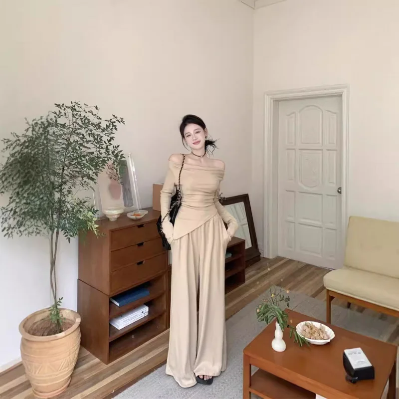 Autumn High-End Sense Elegant Slim Fit Off-Shoulder Long Sleeve Top and Wide-Leg Pants Two-Piece Set for Women
Autumn High-End Sense Elegant Slim Fit Off-Shoulder Long Sleeve Top and Wide-Leg Pants Two-Piece Set for Women