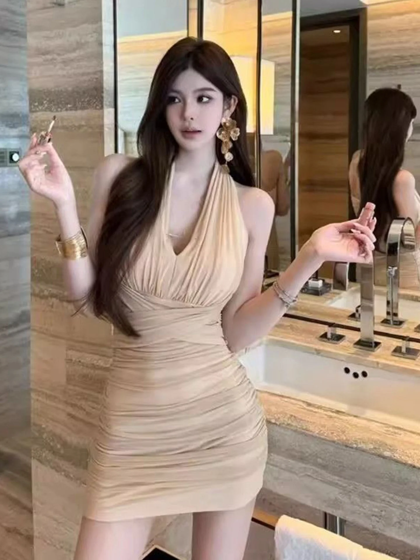 Fashionable V-neck Short Skirt Dress Sexy Bodycon High Waist Korean Style Summer Dress for Young Women Hanging Neck Design
Fashionable V-neck Short Skirt Dress Sexy Bodycon High Waist Korean Style Summer Dress for Young Women Hanging Neck Design