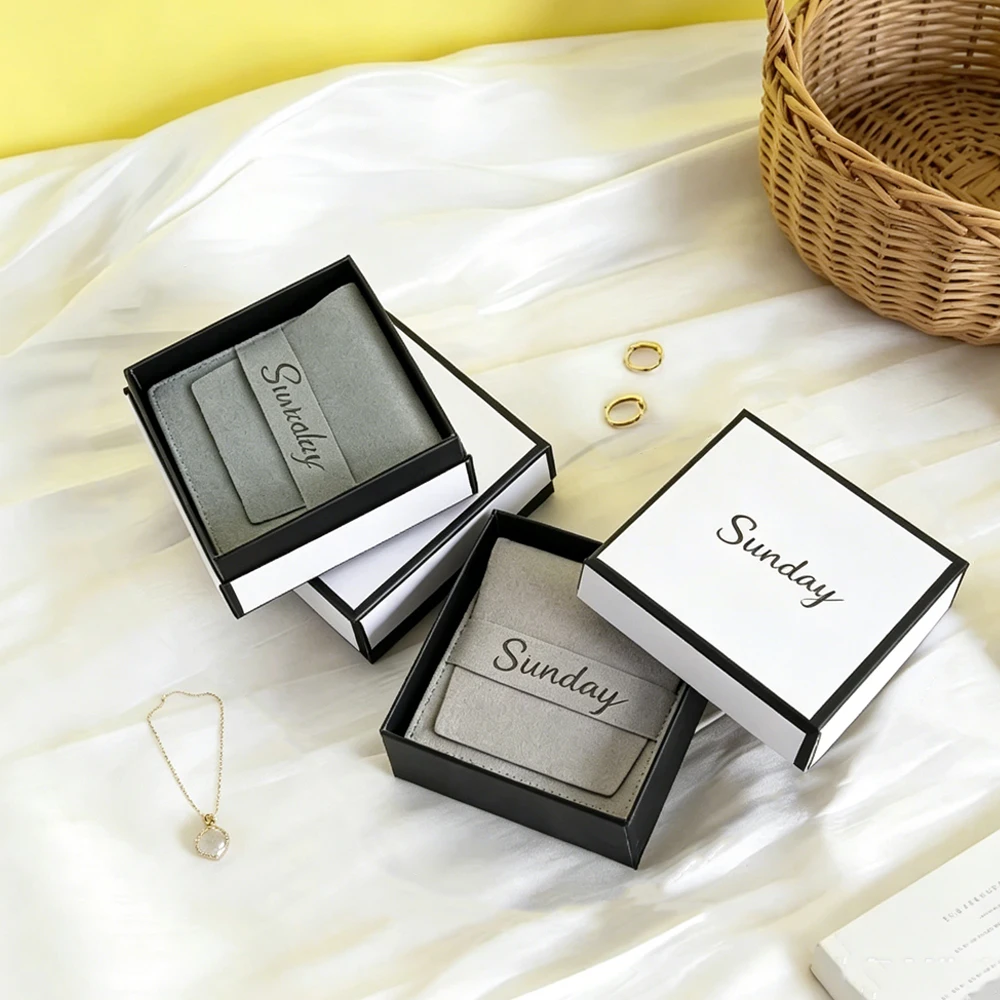 Custom Logo Jewelry Packaging Boxes 9x9x3cm Lid Box With Velvet Microfiber Pouches Ring Bracelet Earrings Perfume Organizer Bags
Custom Logo Jewelry Packaging Boxes 9x9x3cm Lid Box With Velvet Microfiber Pouches Ring Bracelet Earrings Perfume Organizer Bags