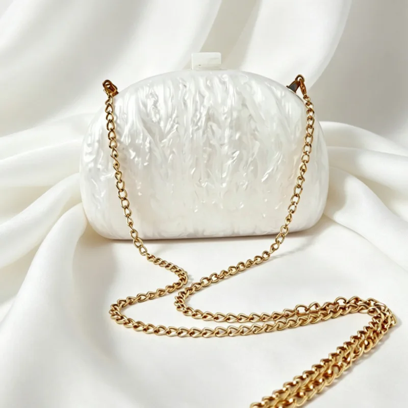 Pearl luster chain messenger bag women's high-end light luxury semi-round bag fashion ins style versatile temperament bag
Pearl luster chain messenger bag women's high-end light luxury semi-round bag fashion ins style versatile temperament bag