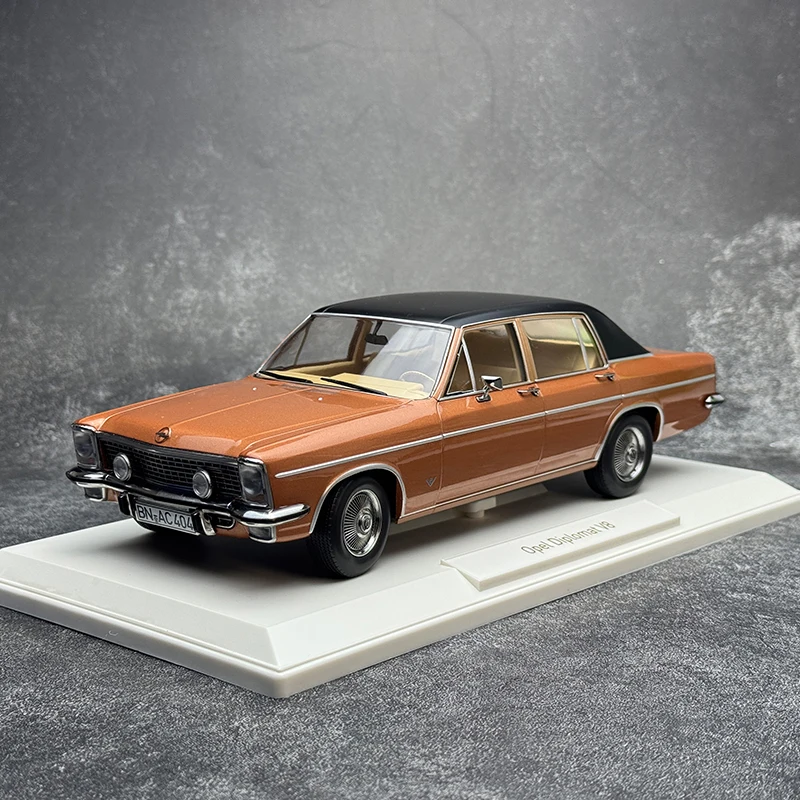 1:18 масштаб Opel Diplomat V8 имитация сплава модель автомобиля статический дисплей Коллекционное сувенирное украшение орнамент подарочная игрушка 
1:18 масштаб Opel Diplomat V8 имитация сплава модель автомобиля статический дисплей Коллекционное сувенирное украшение орнамент подарочная игрушка