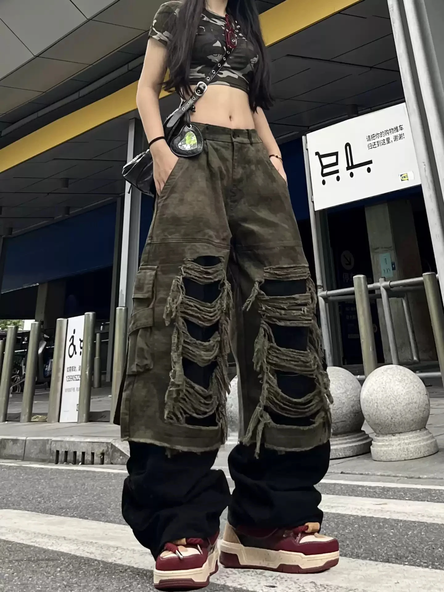 Американские ретро-брюки карго в армейском зеленом цвете с камуфляжным принтом, имитация двухслойности, уличный стиль, унисекс, хип-хоп, контрастные цвета
Американские ретро-брюки карго в армейском зеленом цвете с камуфляжным принтом, имитация двухслойности, уличный стиль, унисекс, хип-хоп, контрастные цвета