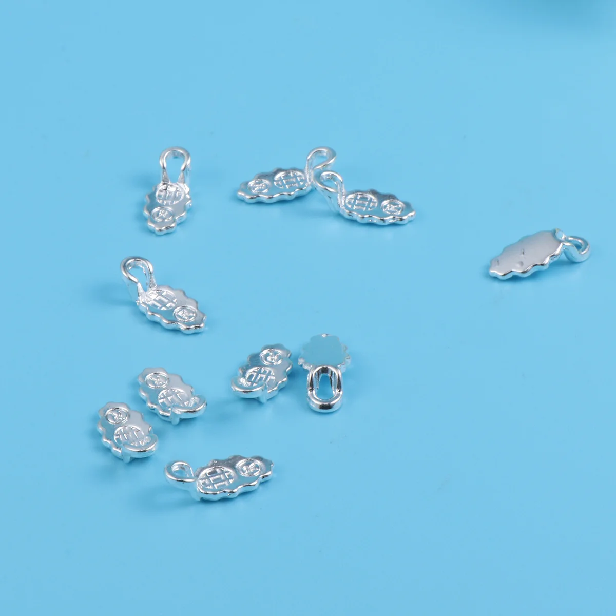 30 Pcs Silver Plated Earring Glue On Pendants DIY Accessories for Jewelry Making (Silver)
30 Pcs Silver Plated Earring Glue On Pendants DIY Accessories for Jewelry Making (Silver)