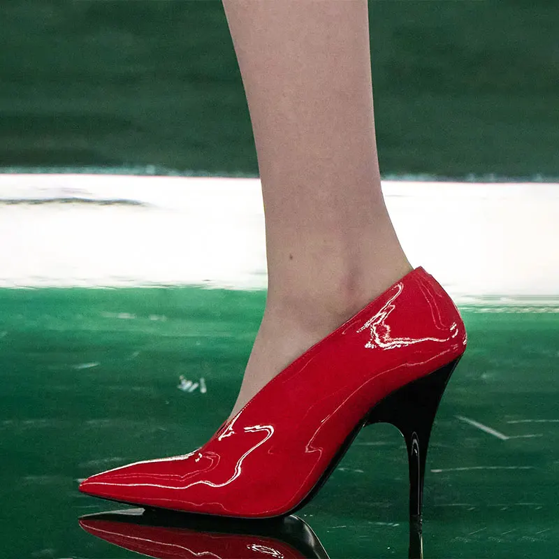 Women's pointed V-neck toe cover, patent leather thin heel, high heels, fashionable single shoes, spring 2025 new style
Women's pointed V-neck toe cover, patent leather thin heel, high heels, fashionable single shoes, spring 2025 new style