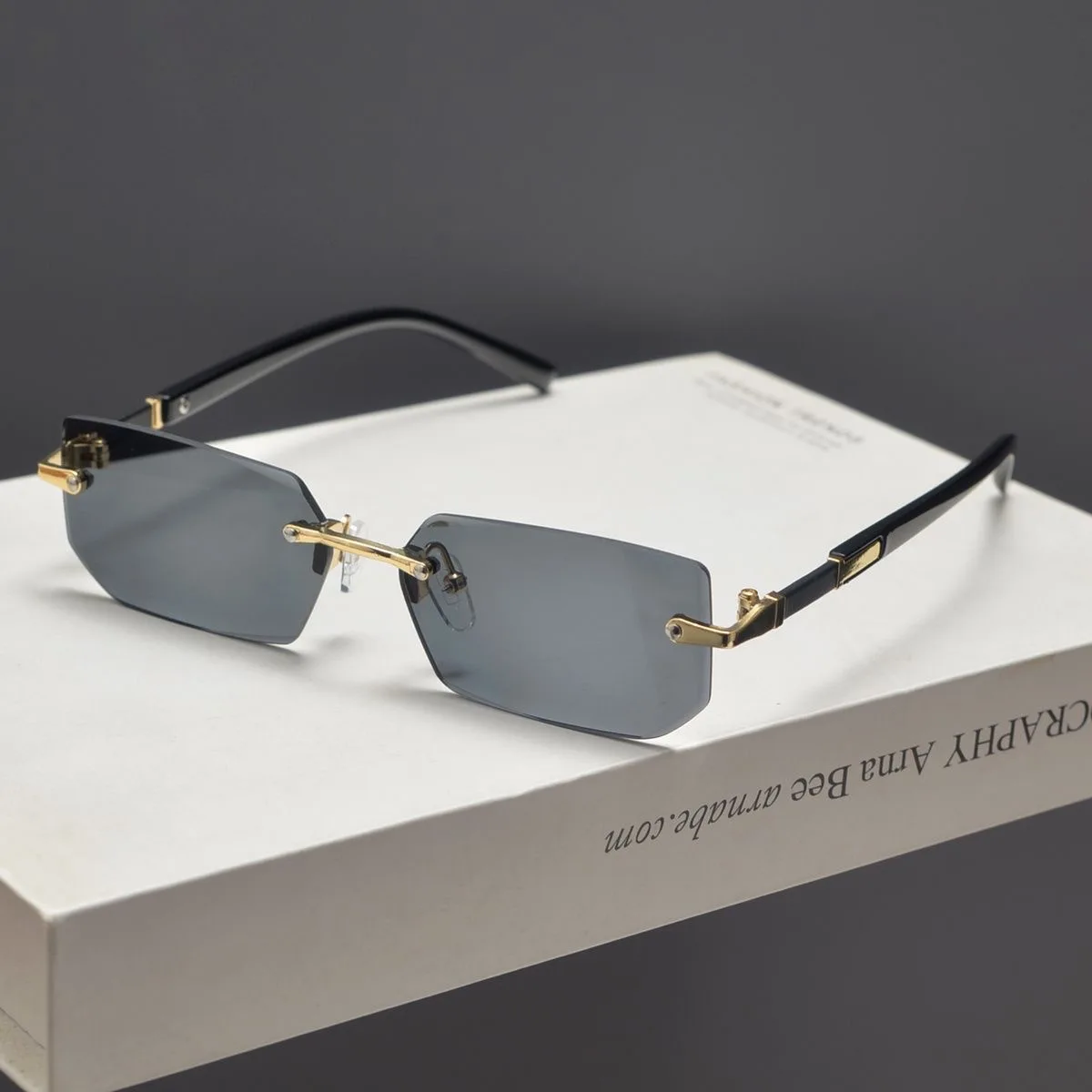 Rimless Sunglasses Rectangle Fashion Popular Women Men Shades Small Square Sun Glasses for Female Male Summer Traveling Oculos
Rimless Sunglasses Rectangle Fashion Popular Women Men Shades Small Square Sun Glasses for Female Male Summer Traveling Oculos