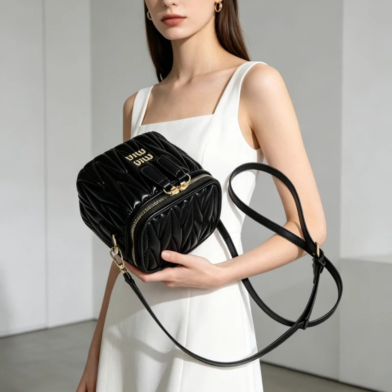 Luxury Elegant Diaper Bag Simple Original Retro Handbag Stylish Commuter Crossbody Tote With Letter Logo Design
Luxury Elegant Diaper Bag Simple Original Retro Handbag Stylish Commuter Crossbody Tote With Letter Logo Design