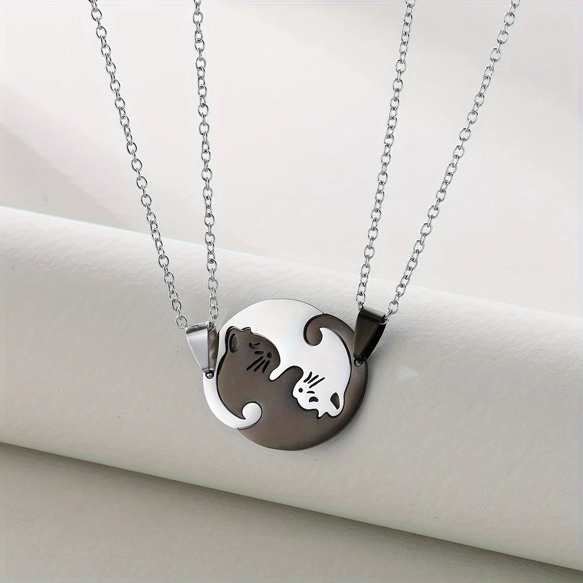 Ожерелья с подвеской в виде кота из нержавеющей стали, 2 шт./компл., черно-белые, золотые и серебряные - ожерелья в тон круглой или в форме сердца -
Ожерелья с подвеской в виде кота из нержавеющей стали, 2 шт./компл., черно-белые, золотые и серебряные - ожерелья в тон круглой или в форме сердца -