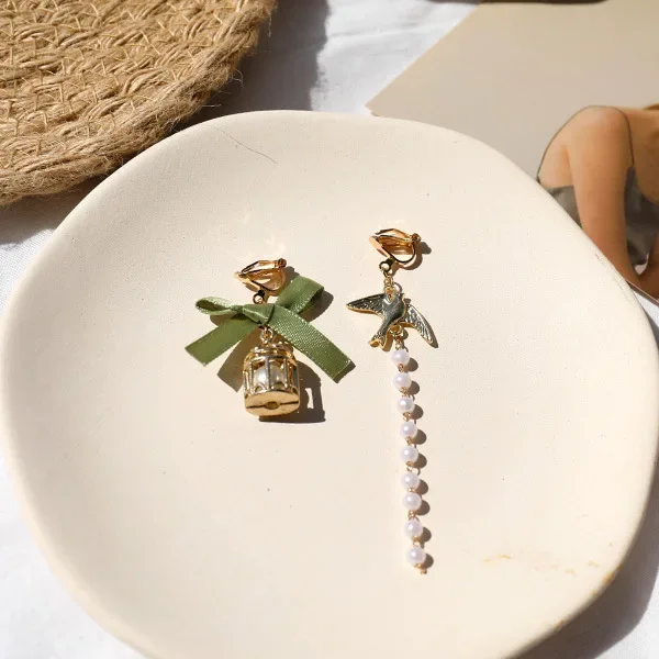Vintage Style Asymmetrical Birdcage Bird Clip on Earrings Earclip Green Bowknot Long Pearls Tassel Clip Earrings No Pierced Ears
Vintage Style Asymmetrical Birdcage Bird Clip on Earrings Earclip Green Bowknot Long Pearls Tassel Clip Earrings No Pierced Ears