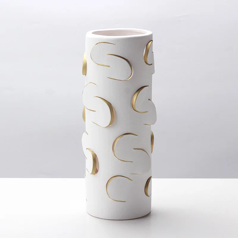 Minimalist irregular hollow art flower ware living room dining room entrance vase model room sales office decoration
Minimalist irregular hollow art flower ware living room dining room entrance vase model room sales office decoration