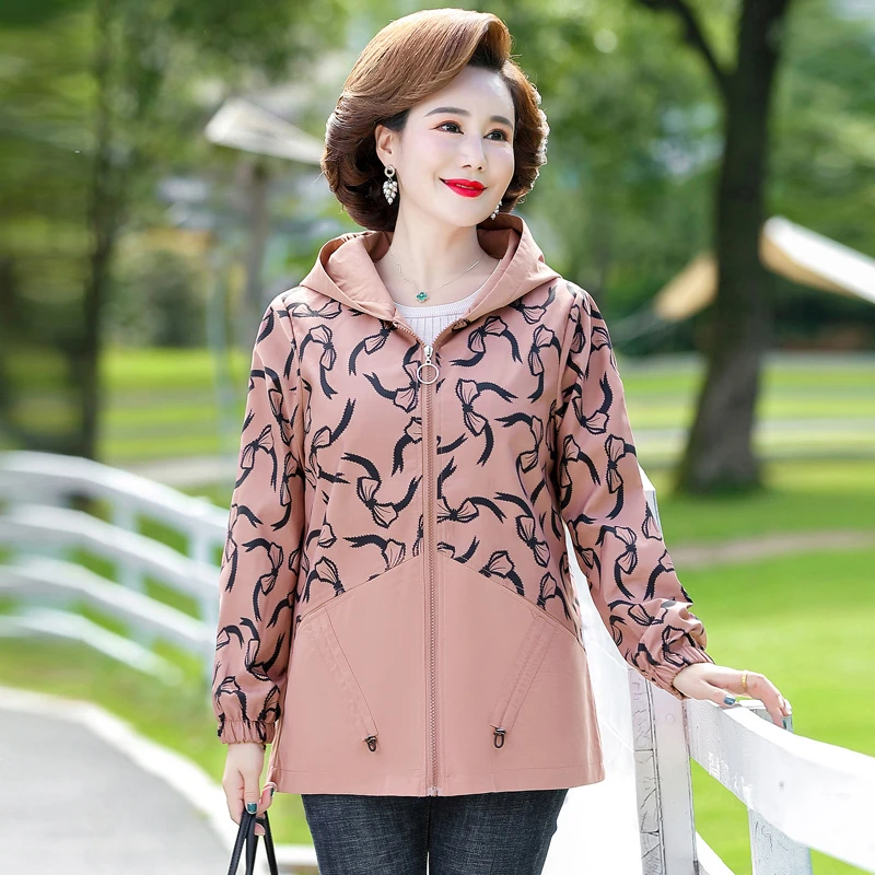 Women's Trench Coat bow tie Print Splice Hooded Outerwear Loose Middle-aged Female Windbreaker Mother Basic Coat Casual Tops
Women's Trench Coat bow tie Print Splice Hooded Outerwear Loose Middle-aged Female Windbreaker Mother Basic Coat Casual Tops