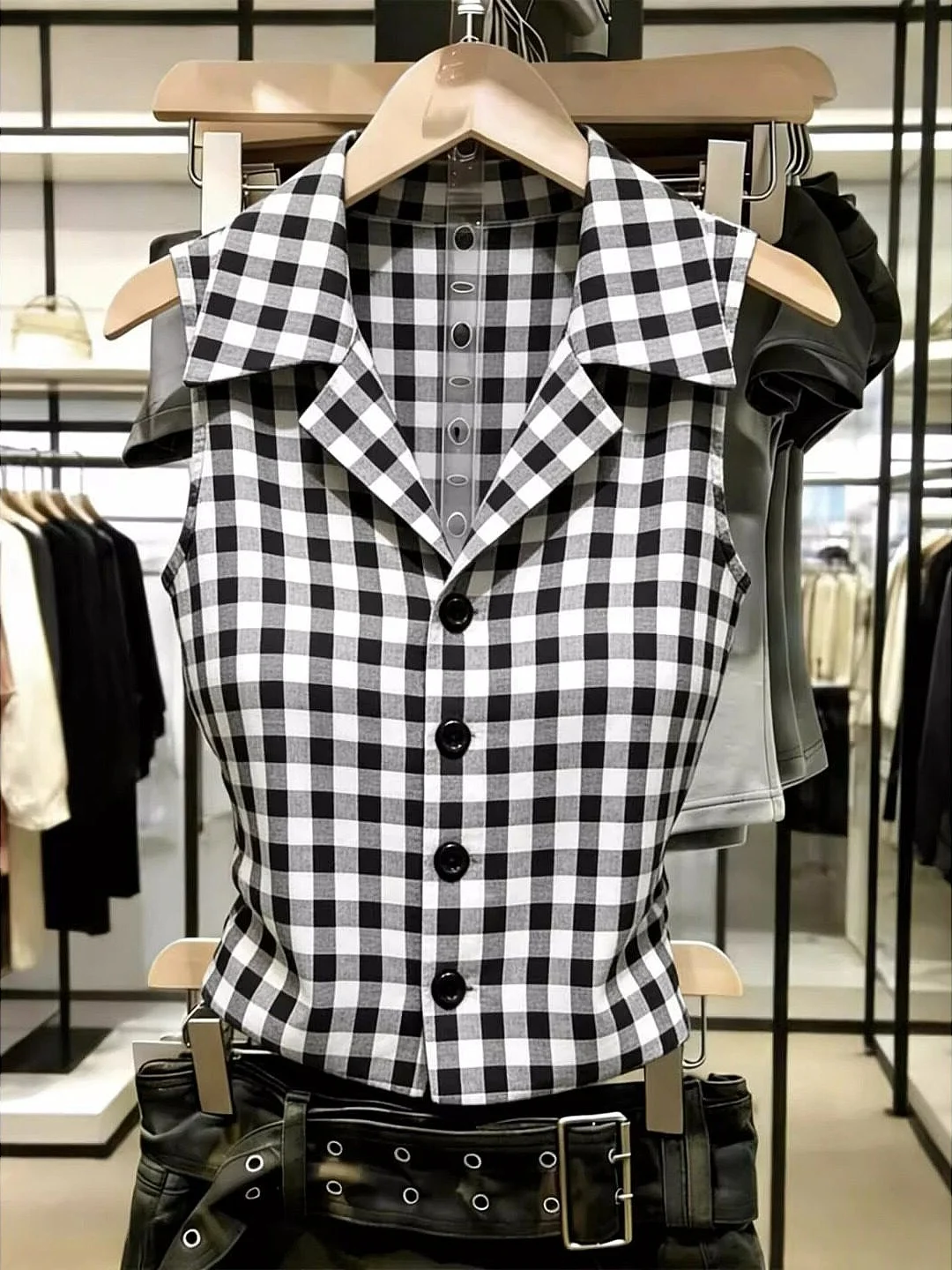 Retro Plaid Neck Shirt Vest Women Summer New High-End Single Button Outerwear Slim Fit Sleeveless Top Fashionable Casual...
Retro Plaid Neck Shirt Vest Women Summer New High-End Single Button Outerwear Slim Fit Sleeveless Top Fashionable Casual...