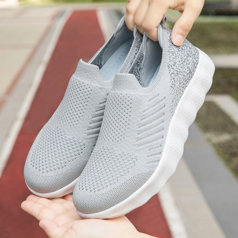 Lightweight Slip-On Shoes for Summer, Large Mesh Breathable Men's Shoes, Ultra-Light Soft-Soled Sports Shoes
Lightweight Slip-On Shoes for Summer, Large Mesh Breathable Men's Shoes, Ultra-Light Soft-Soled Sports Shoes