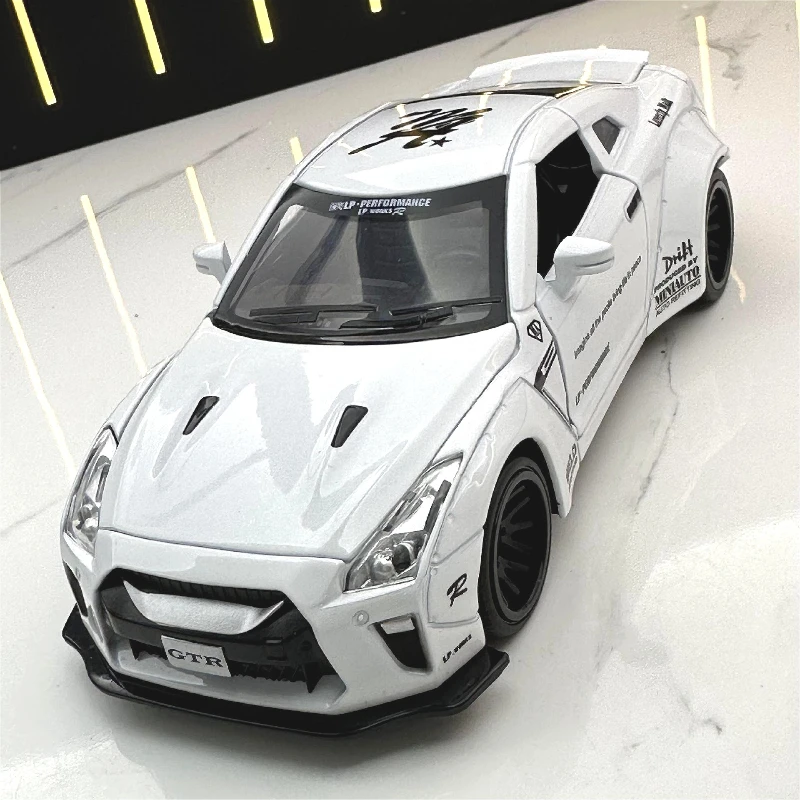 1:32 sports car model GTR alloy die-casting sound and light, toy car, tabletop ornament, children's gift
1:32 sports car model GTR alloy die-casting sound and light, toy car, tabletop ornament, children's gift