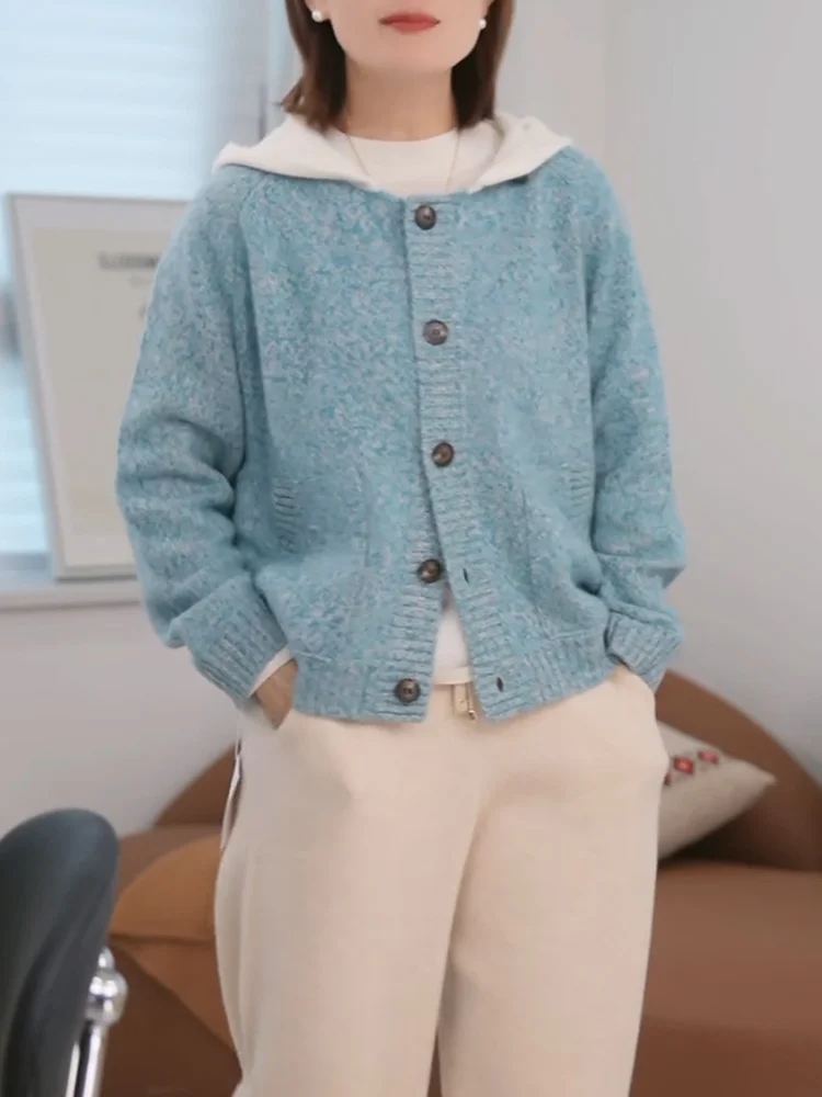 Синий вязаный кардиган с V-образным вырезом, повседневный, осенний, новинка, больших размеров, универсальный, омолаживающий топ для молодого образа
Синий вязаный кардиган с V-образным вырезом, повседневный, осенний, новинка, больших размеров, универсальный, омолаживающий топ для молодого образа