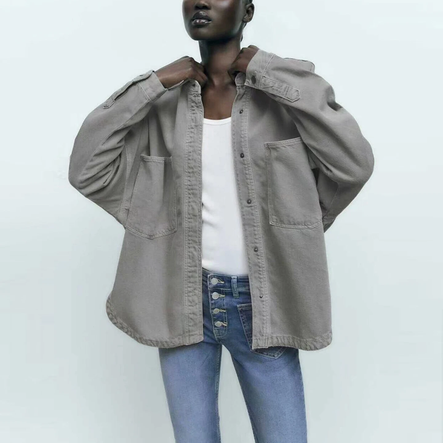 Faionable Denim Irt Jaet женский Sle Summer 2025 ket украшенный длинным воротником-стойкой и застежкой на пуговицы стандартной посадки
Faionable Denim Irt Jaet женский Sle Summer 2025 ket украшенный длинным воротником-стойкой и застежкой на пуговицы стандартной посадки