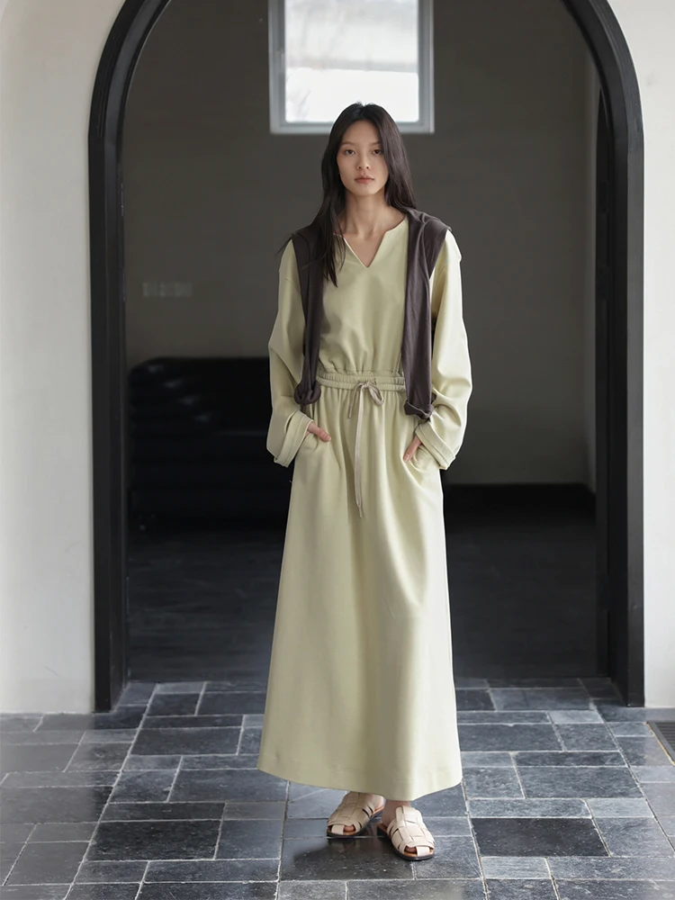 Moofeel Long Sleeve V Neck a Line Dress Elegant Waist Cinching Tea Break Skirt French Style Spring Collection Polyester Cotto...
Moofeel Long Sleeve V Neck a Line Dress Elegant Waist Cinching Tea Break Skirt French Style Spring Collection Polyester Cotto...