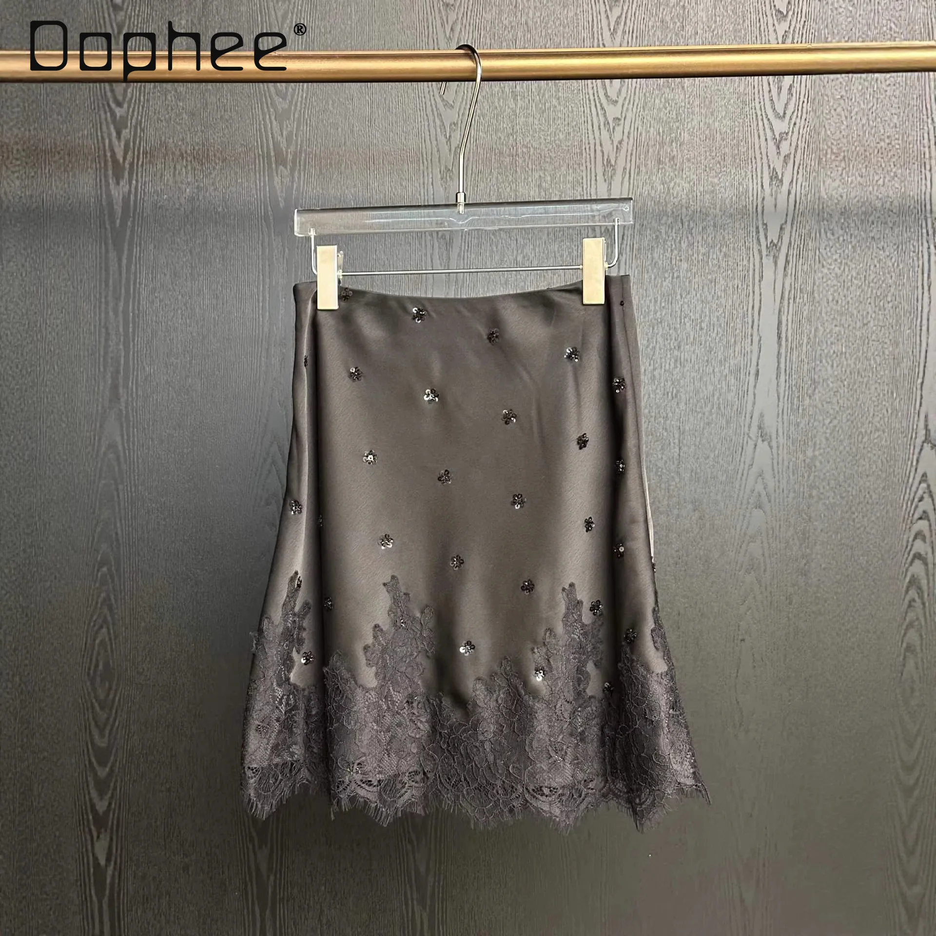 2026 Spring New French Temperament Celebrity Style Lace Satin Bead Heavy Industry Skirt Fashion High Waist Skinny Mini Skirt
2026 Spring New French Temperament Celebrity Style Lace Satin Bead Heavy Industry Skirt Fashion High Waist Skinny Mini Skirt