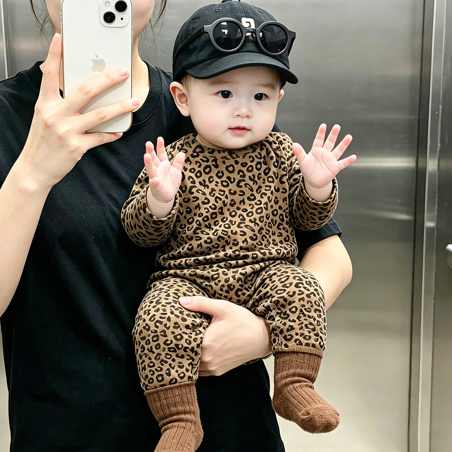 Baby Leopard Print Rompers 2026 Spring Autumn Korean Long Sleeved Romper Trendy Boys and Girls Jumpsuit Baby Soft Clothes
Baby Leopard Print Rompers 2026 Spring Autumn Korean Long Sleeved Romper Trendy Boys and Girls Jumpsuit Baby Soft Clothes