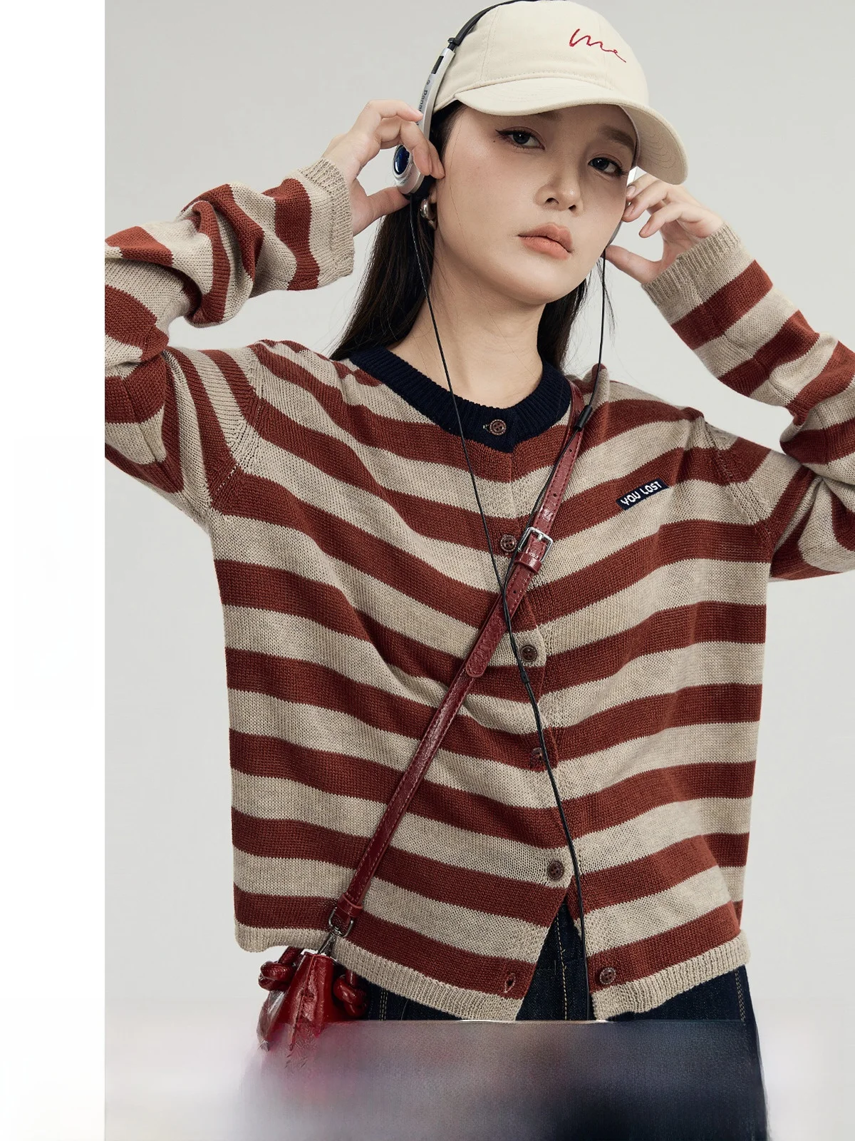 Guier женский вязаный открытый кардиган свободного покроя круглый Ne полосатый винтажный цветной блузка весна осень новое поступление
Guier женский вязаный открытый кардиган свободного покроя круглый Ne полосатый винтажный цветной блузка весна осень новое поступление