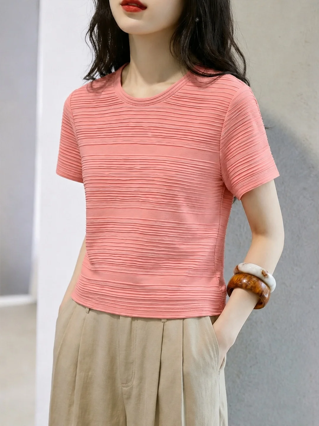 Summer Ice Silk Knitted Top Korean Style Loose Short Sleeve Fashionable Design Slimming Effectiveness Commute Style round Neck
Summer Ice Silk Knitted Top Korean Style Loose Short Sleeve Fashionable Design Slimming Effectiveness Commute Style round Neck