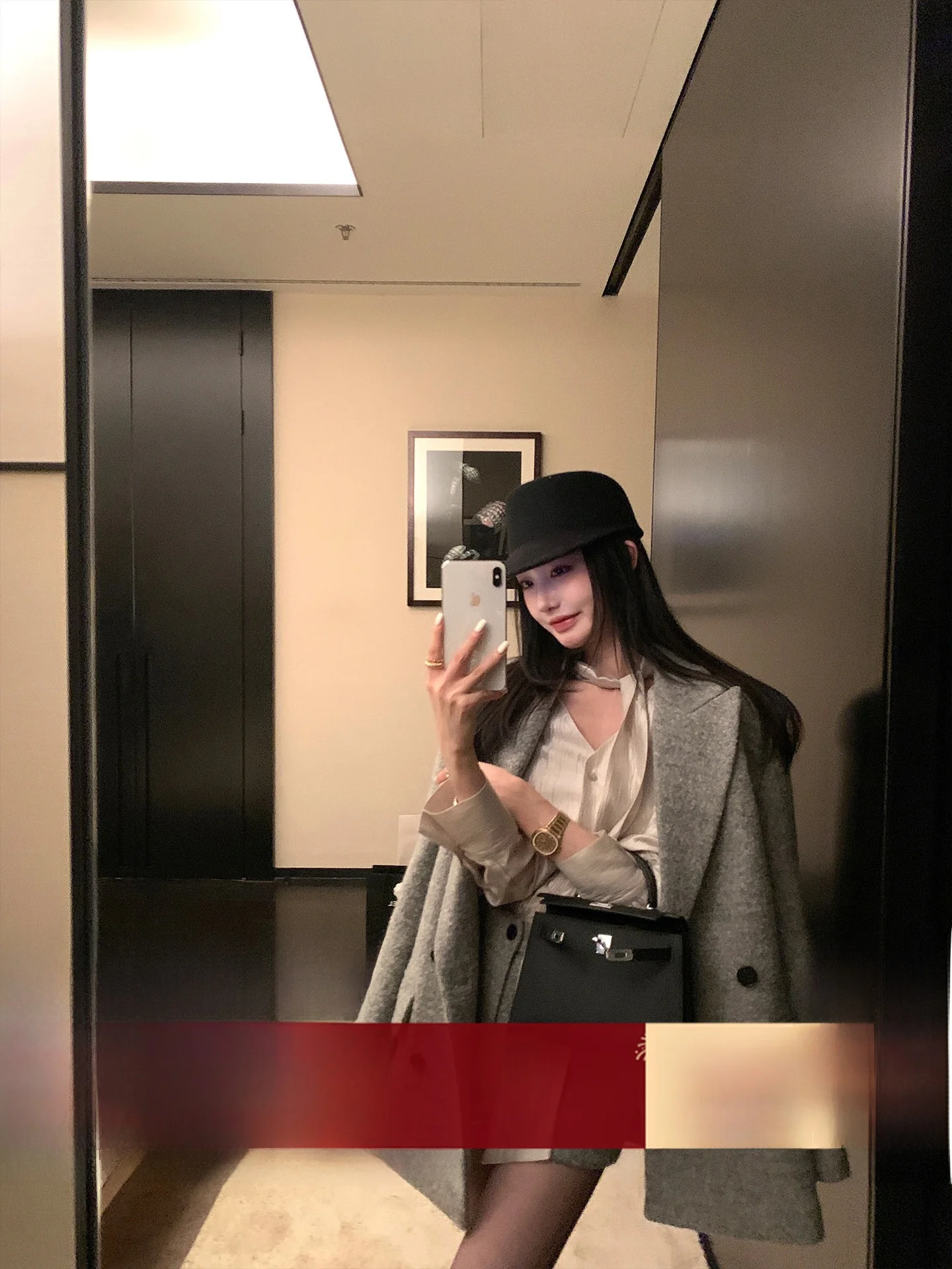 Шерстяной костюм Ele с элементами из шелкового сатина и тартана от Ou Yang Queen, а также короткие брюки для женщин
Шерстяной костюм Ele с элементами из шелкового сатина и тартана от Ou Yang Queen, а также короткие брюки для женщин