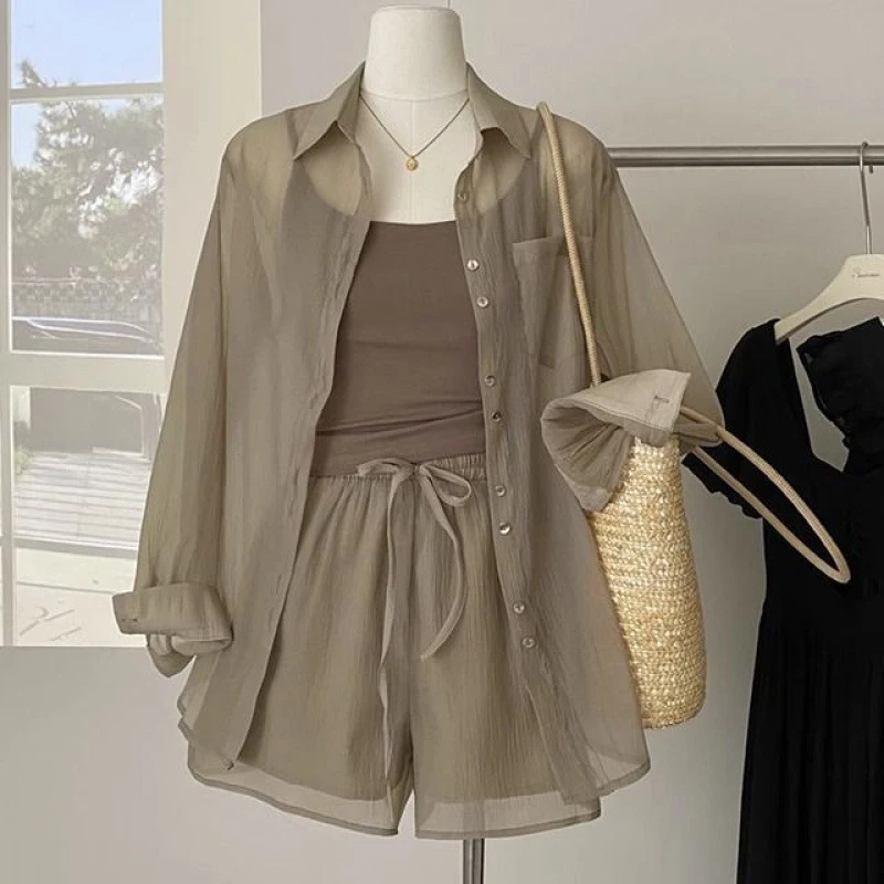 Women's three-piece suit, sun protection shirt, top + tight vest + loose high waist shorts, casual solid summer suit
Women's three-piece suit, sun protection shirt, top + tight vest + loose high waist shorts, casual solid summer suit