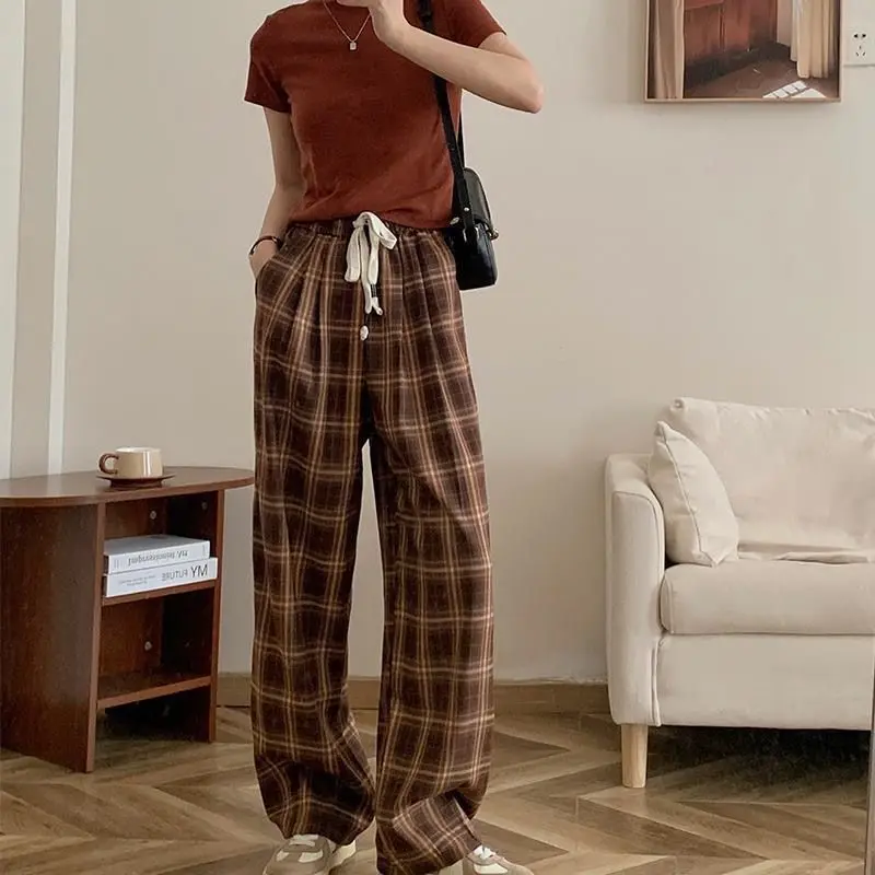 Women 2024 Spring Autumn Retro Plaid Wide-leg Pants Female Elastic High Waist Straight Pants Ladies Loose Casual Trousers T631
Women 2024 Spring Autumn Retro Plaid Wide-leg Pants Female Elastic High Waist Straight Pants Ladies Loose Casual Trousers T631
