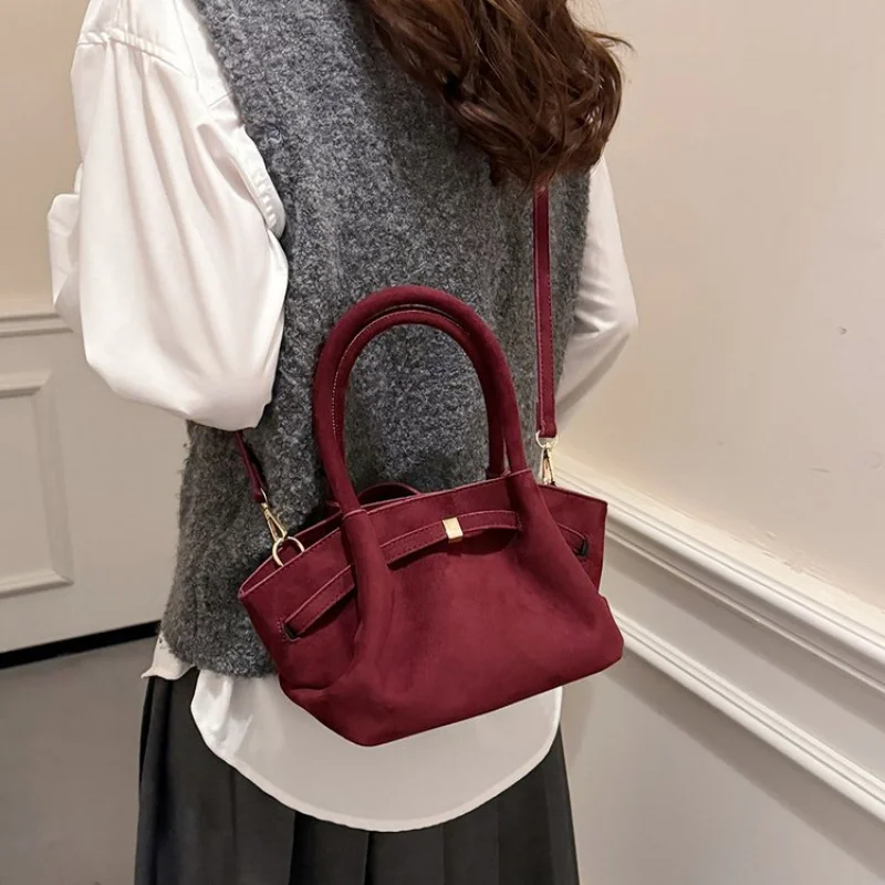 Luxury Crossbody Handbag For Ladies Crafted From Quality Leather Boasting Popular Classic Elegant Style
Luxury Crossbody Handbag For Ladies Crafted From Quality Leather Boasting Popular Classic Elegant Style