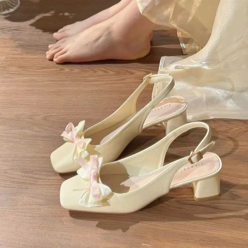 Женские кроссовки Mary's Sweet Age-Reducing Bow на платформе, широкий квадратный каблук, полиуретановая подкладка, резиновая подошва в корейском стиле
Женские кроссовки Mary's Sweet Age-Reducing Bow на платформе, широкий квадратный каблук, полиуретановая подкладка, резиновая подошва в корейском стиле