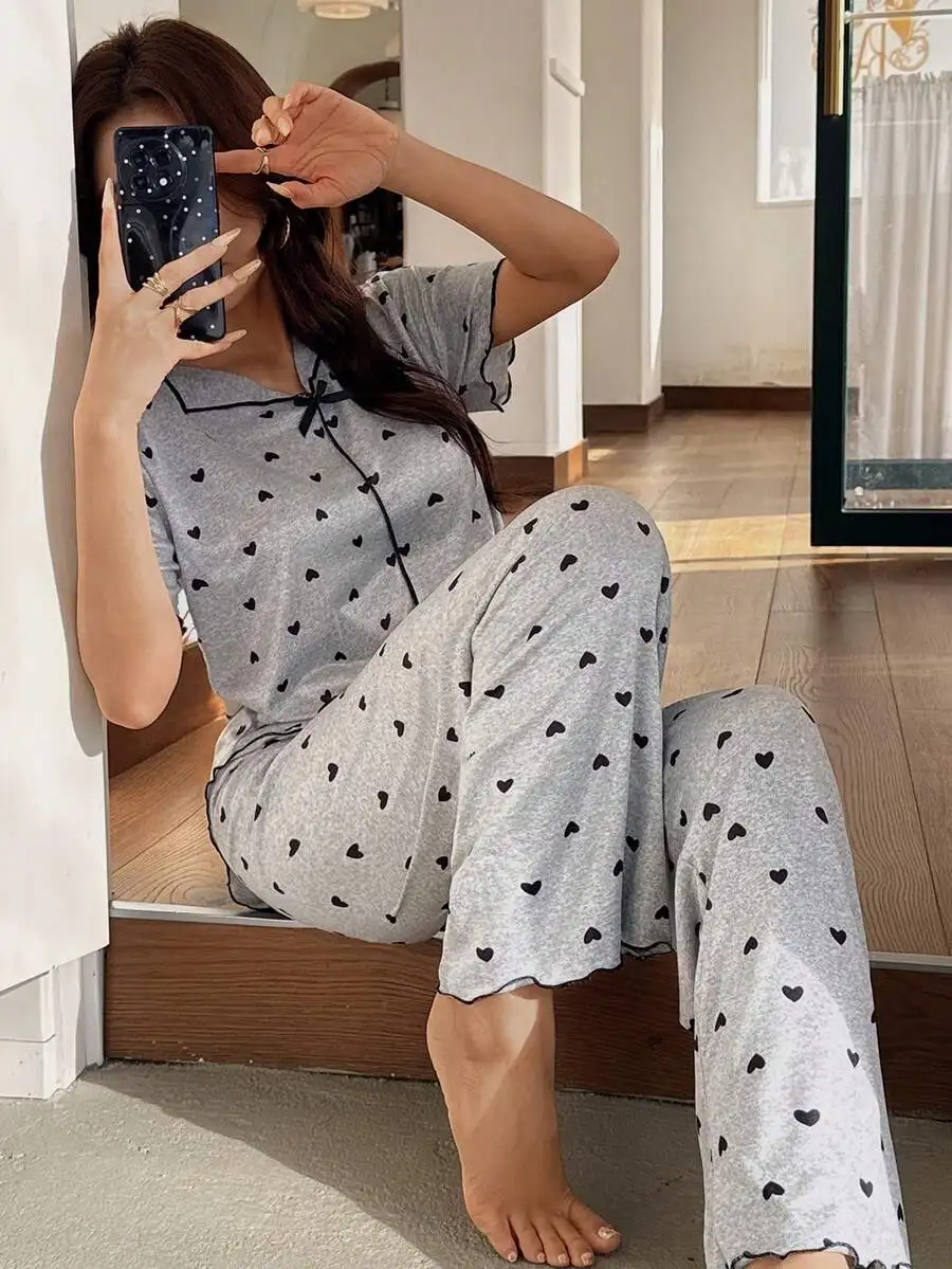 2pcs Women Heart Print V-Neck Short Sleeve Pajama Set With Long Pants Casual Loungewear Sleepwear For Spring Summer
2pcs Women Heart Print V-Neck Short Sleeve Pajama Set With Long Pants Casual Loungewear Sleepwear For Spring Summer