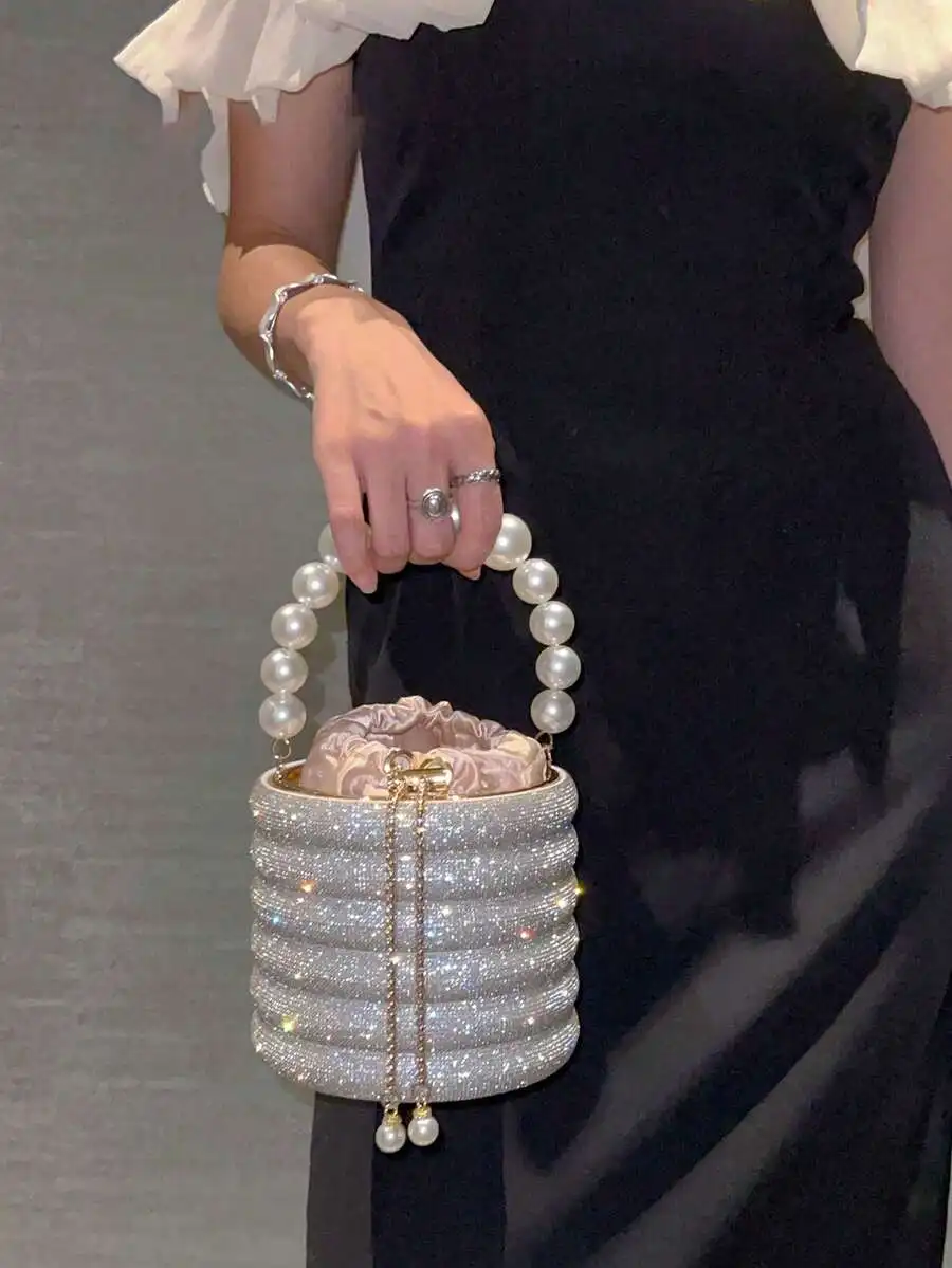 Sparkling Pearl Handle Bucket Bag For Women Evening Party Handbag
Sparkling Pearl Handle Bucket Bag For Women Evening Party Handbag