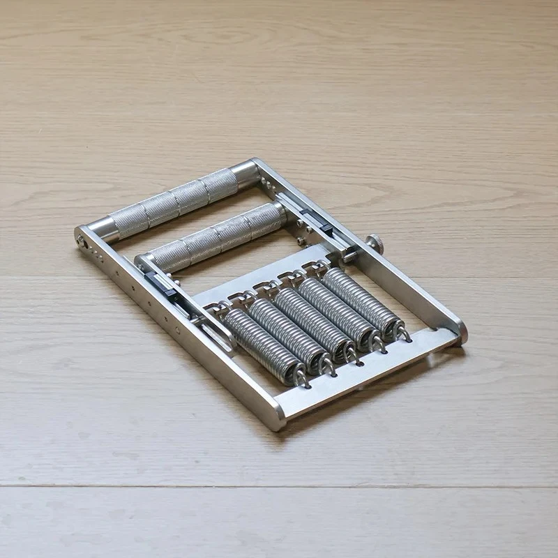 Rust steel spring grip, men's professional hand training force can be adjusted
Rust steel spring grip, men's professional hand training force can be adjusted