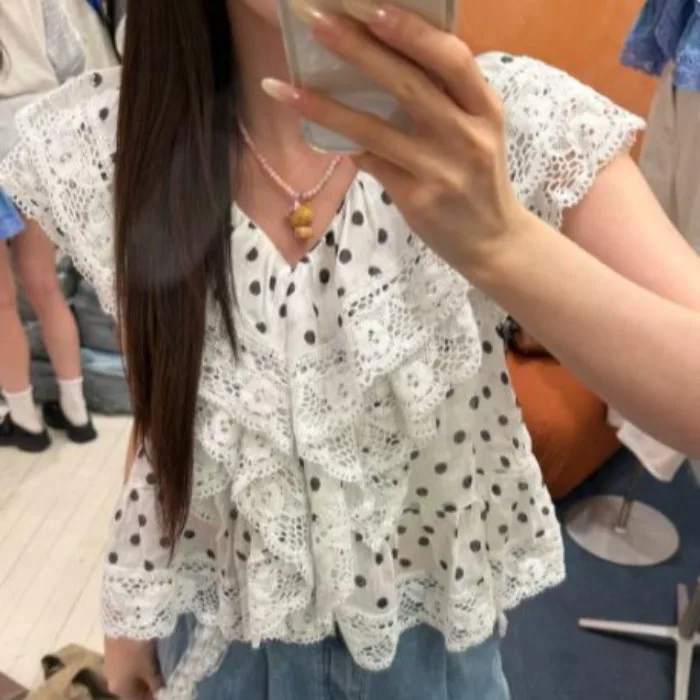 2026 Summer New Korean Style Chic Lace Trim Polka Dot V Neck Shirt Sweet Heavy Work Versatile Top Women's Fashion Sweet Style
2026 Summer New Korean Style Chic Lace Trim Polka Dot V Neck Shirt Sweet Heavy Work Versatile Top Women's Fashion Sweet Style