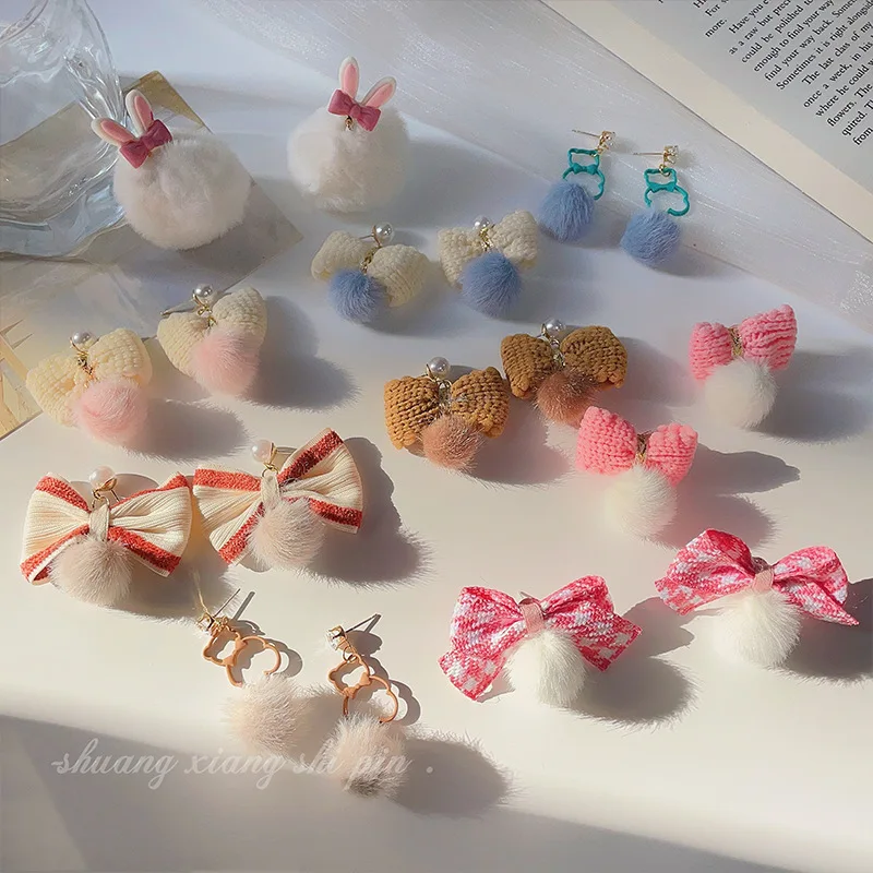 Korean Sweet Hair Ball Stud Earring For Women Jewelry Crystal Female Personality Simple Knitted Bow Pink Plush Fur Earing
Korean Sweet Hair Ball Stud Earring For Women Jewelry Crystal Female Personality Simple Knitted Bow Pink Plush Fur Earing