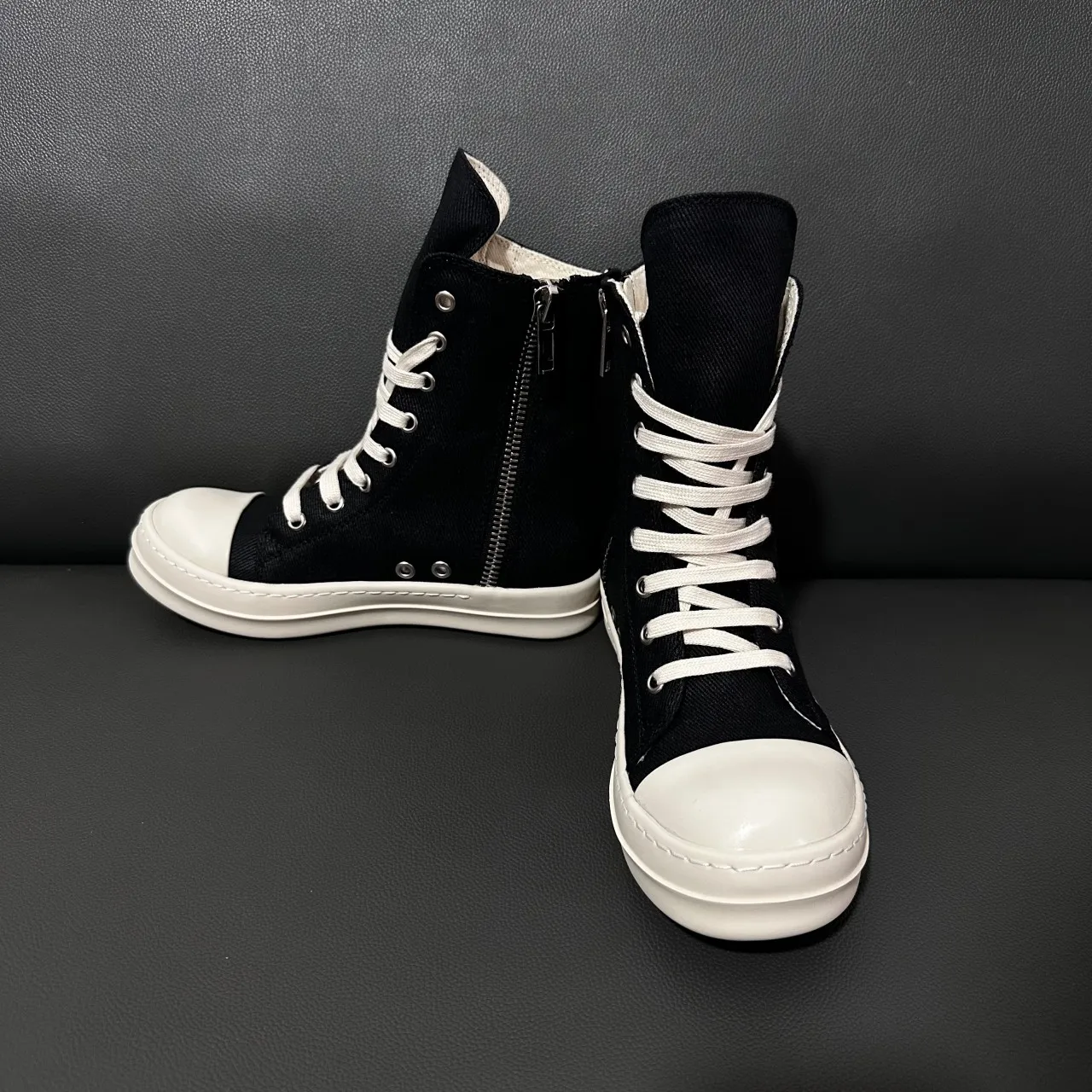 Classic Black Canvas Shoes Brand Ankle Boot Men High Top Canvas Shoe Women Casual Boots Ro Sneakers Zipper Lace Up Flat Sneaker
Classic Black Canvas Shoes Brand Ankle Boot Men High Top Canvas Shoe Women Casual Boots Ro Sneakers Zipper Lace Up Flat Sneaker
